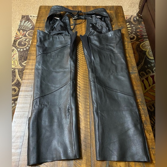 Harley Davidson Womens Leather Chaps Sz XL White Embroidery on Leg EC - Picture 5 of 9
